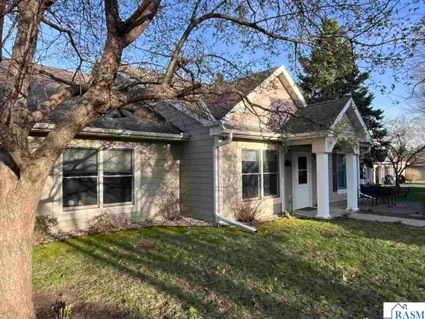 1842 Macintosh Court, St. Peter, MN 56082