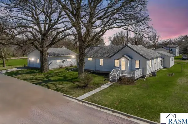 1010 E 5th Street, Blue Earth, MN 56013