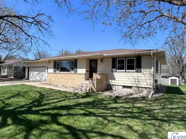 305 SE 9th Avenue, Waseca, MN 56093
