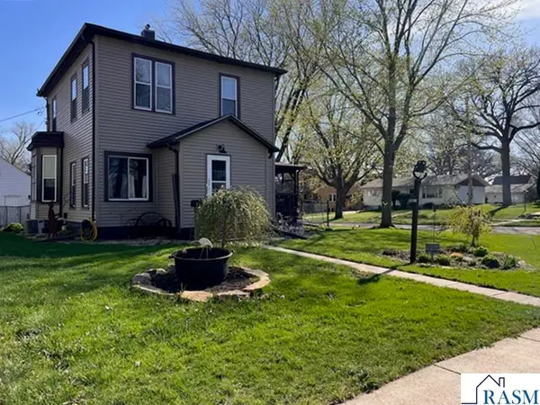 227 W 2nd Street, Blue Earth, MN 56013