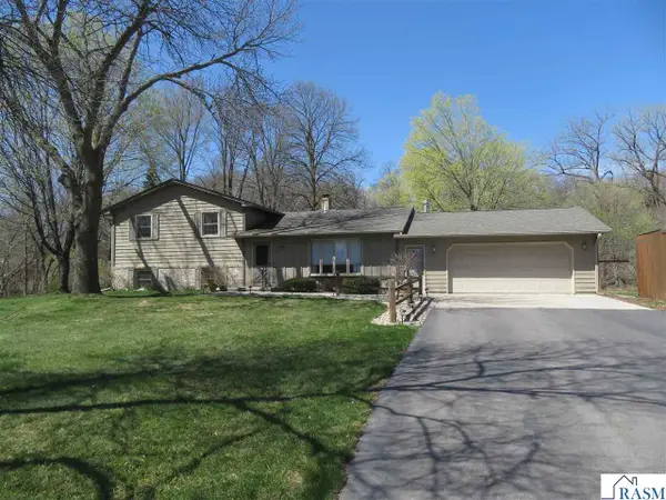 30 Valley Ridge Ct., Mankato, MN 56001