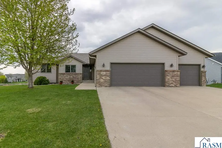 201 Pebble Creek Drive, Mankato, MN 56001 - #2