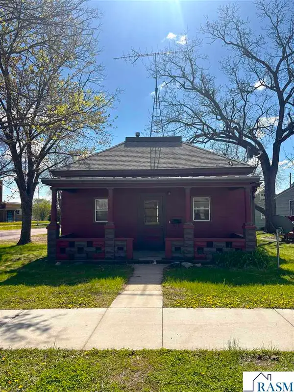 101 S 5th St., Le Sueur, MN 56058