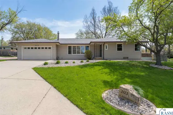 203 S Division Street, Mankato, MN 56001