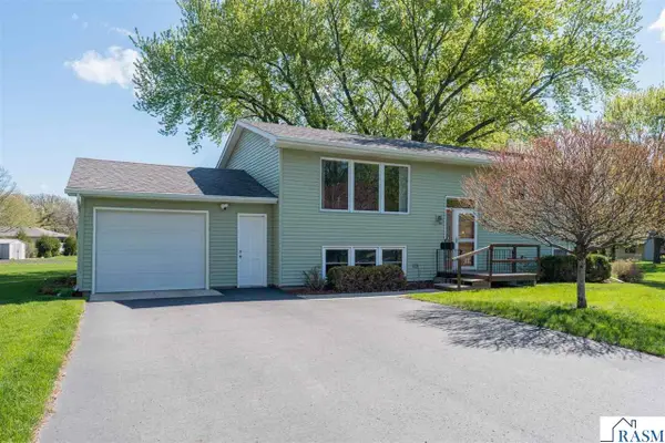 1612 Clare Court, North Mankato, MN 56003