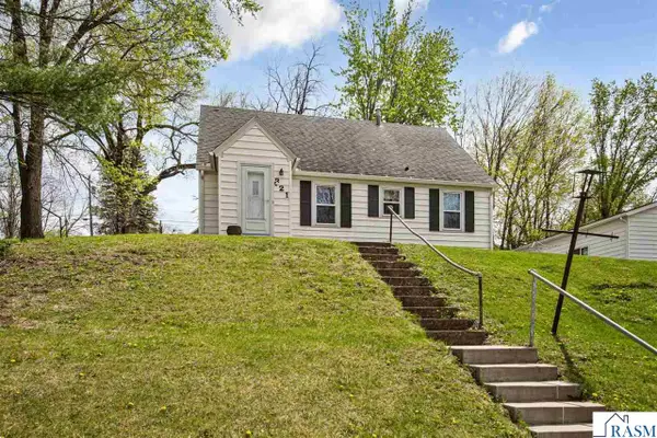 321 S 3rd Street, Le Sueur, MN 56058
