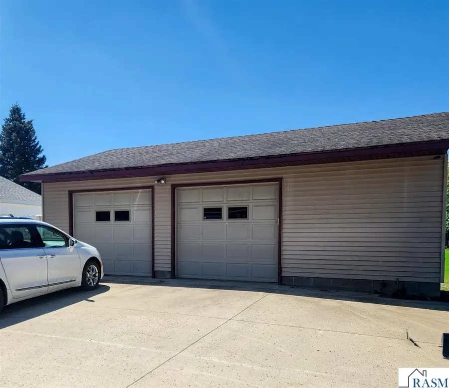 814 N Minnesota Street, New Ulm, MN 56073 - #2