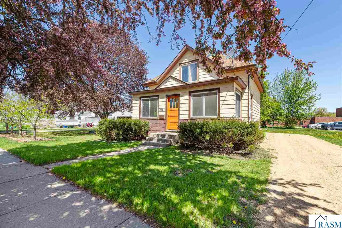 272 W Tyrone Street, Le Center, MN 56057 - #1