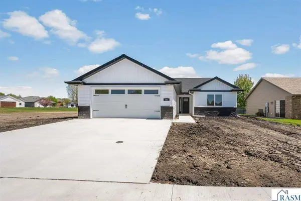 121 Copper Village Circle, Mankato, MN 56001