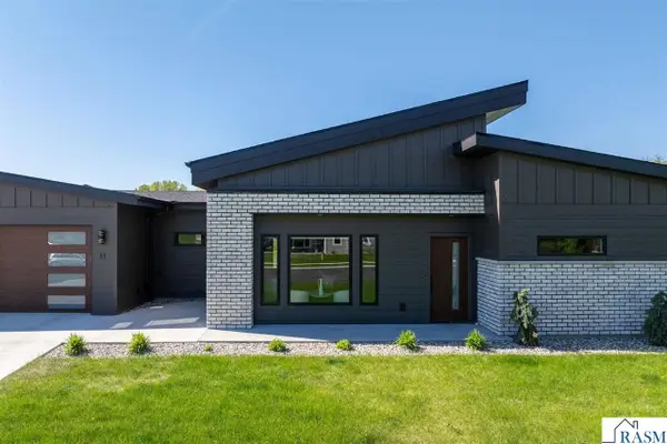 11 South Pointe Court, North Mankato, MN 56003