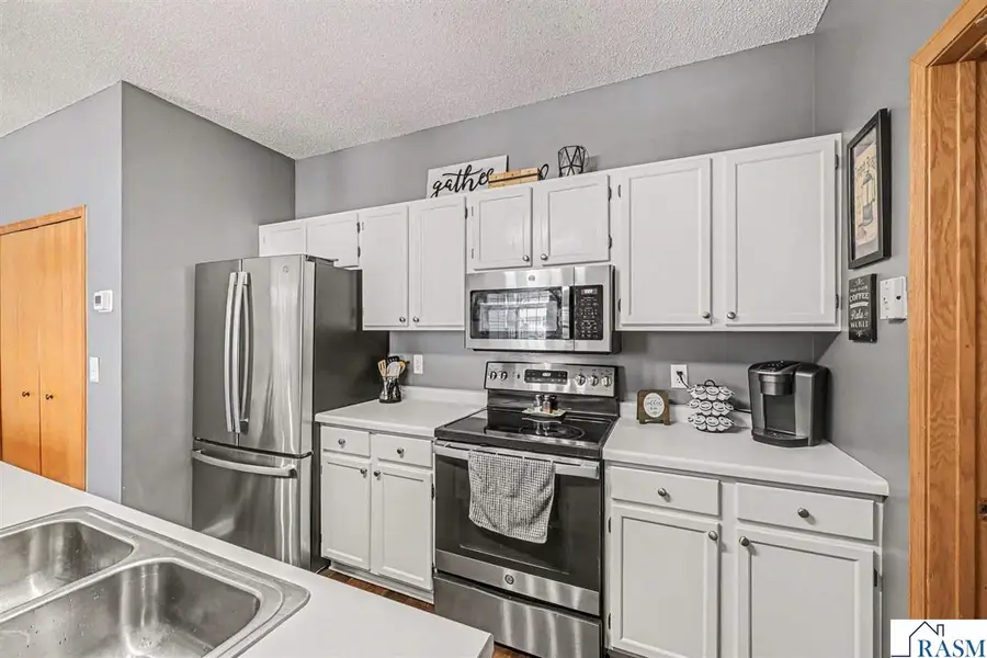 17900 Cobblestone Way, Eden Prairie, MN 55347 - #2