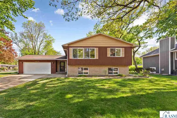 1813 Marie Lane, North Mankato, MN 56003