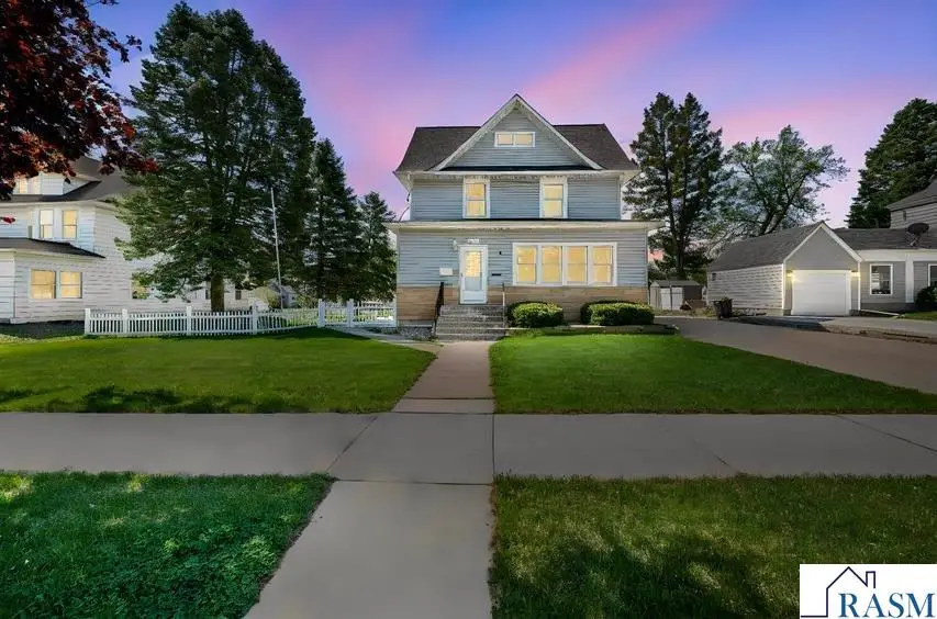 216 E 1st Street, Blue Earth, MN 56013 - #2