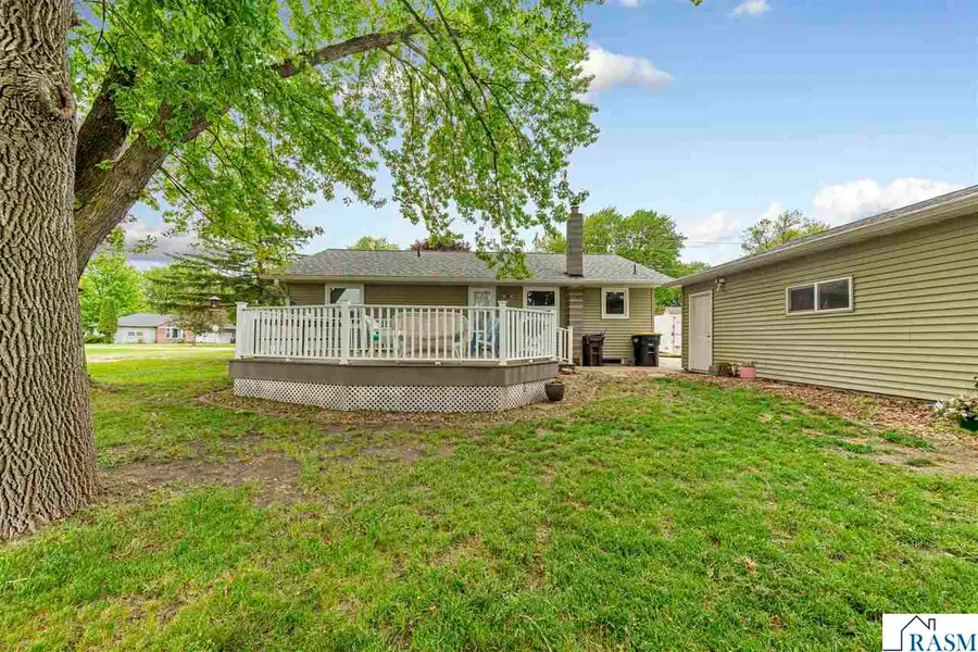 1129 S Ramsey Street, Blue Earth, MN 56013 - #3
