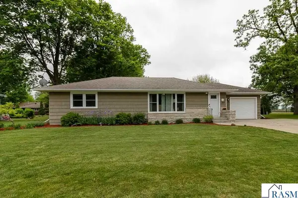 360 N Park Avenue, Le Center, MN 56057