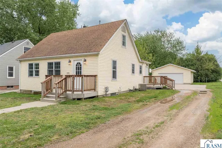 426 W Skaro Street, Saint Peter, MN 56082 - #3
