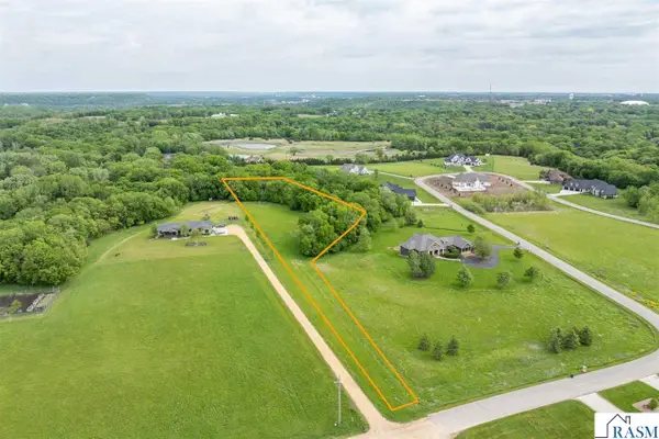 275 Summerfield Trail, Mankato, MN 56001