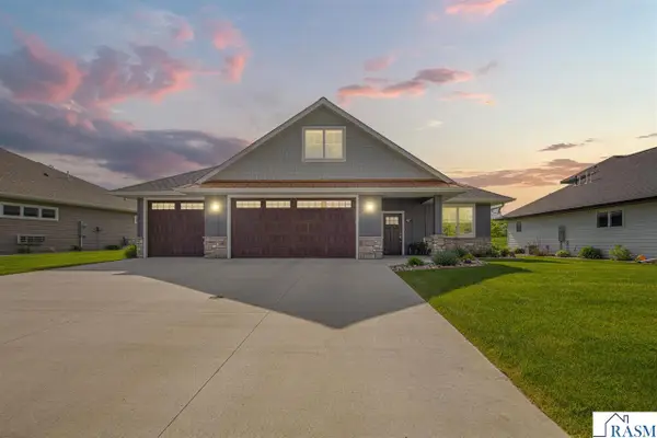 104 Dancing Waters Circle, Mankato, MN 56001