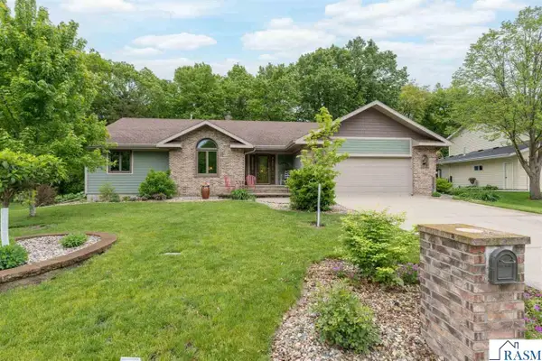 25 Crown Hill Lane, Mankato, MN 56001
