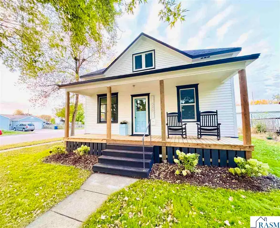 420 SW Walnut Street, Sleepy Eye, MN 56085 - #2