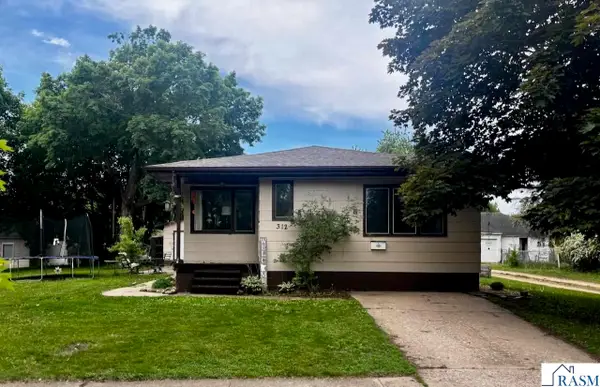 312 W Jefferson Avenue, St. Peter, MN 56082