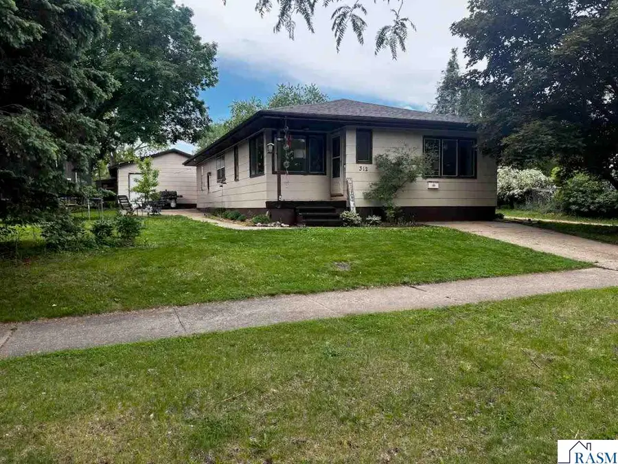 312 W Jefferson Avenue, Saint Peter, MN 56082 - #2