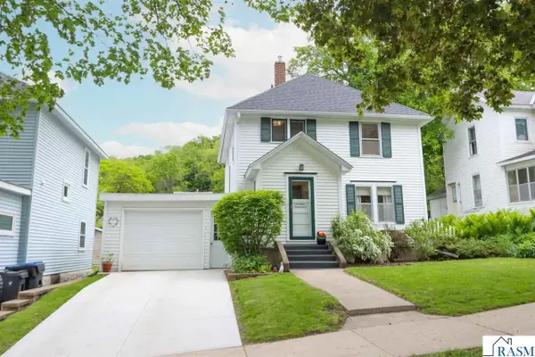 321 Center Street, Mankato, MN 56001