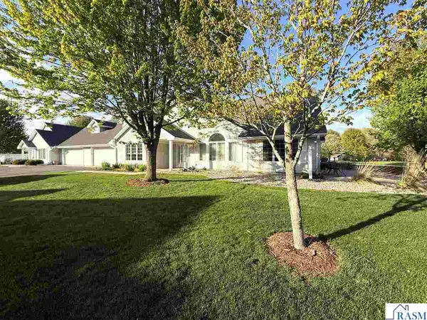 909 Cottonwood, New Ulm, MN 56073