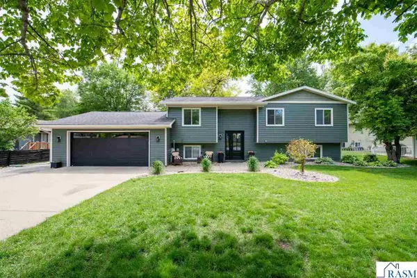 1603 Nottingham Drive, North Mankato, MN 56003
