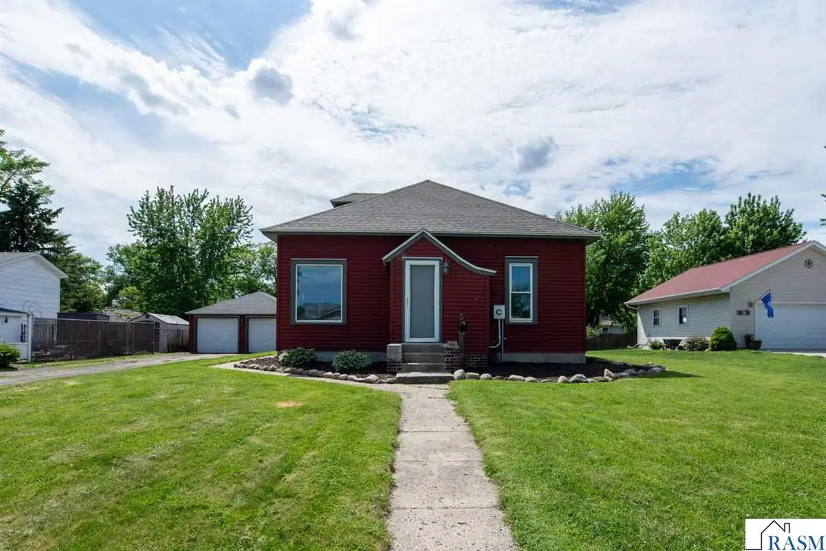 908 SW 3rd Street, Waseca, MN 56093 - #1