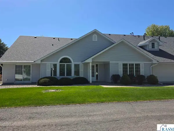 1310 PINE POINT Curve, St. Peter, MN 56082