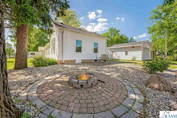 212 E Main Street, St. Clair, MN 56080