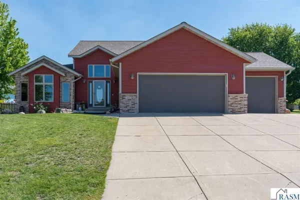 413 Thomas Drive, Eagle Lake, MN 56024