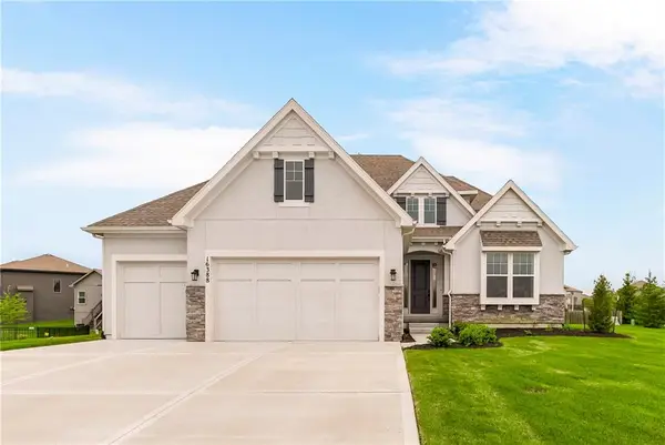 16388 S Brougham Drive, Olathe, KS 66062