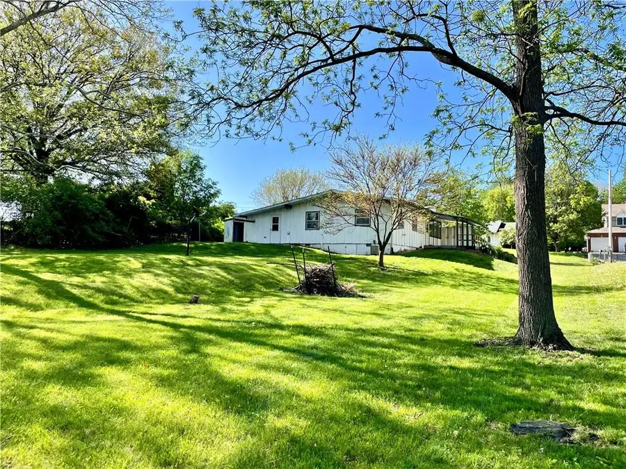 229 W 16th Street, Maryville, MO 64468 - #3