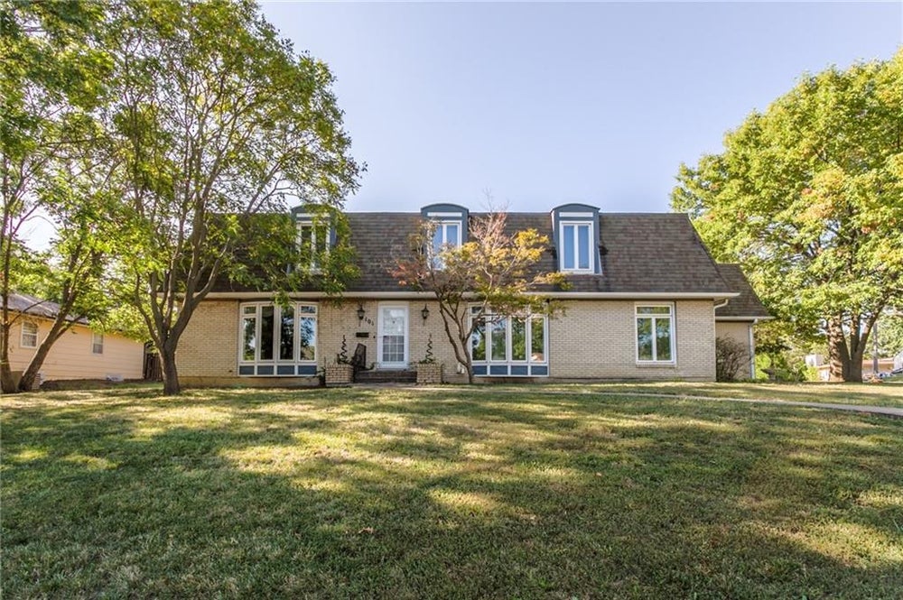 101 Crestview Drive, Paola, KS 66071 ERA