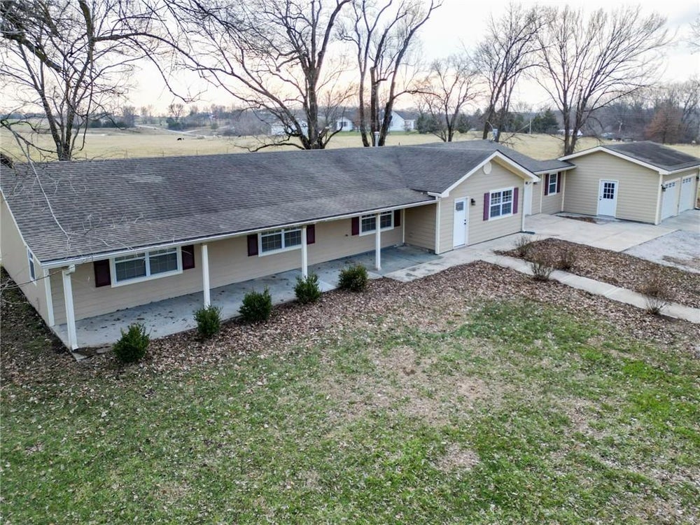 17823 Eisenhower Road, Leavenworth, KS 66048 ERA