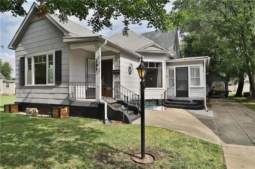 107 W 2nd Avenue, Garnett, KS 66032 - #1