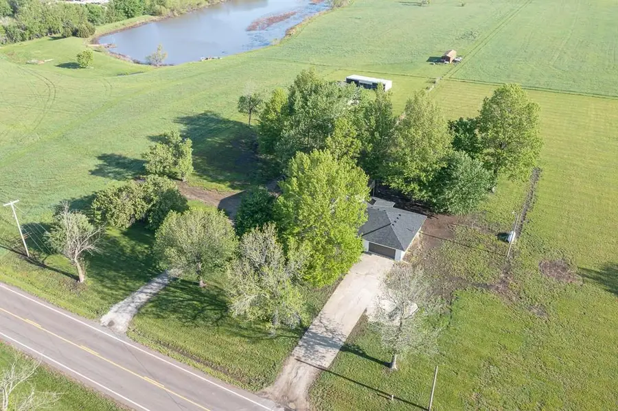 16476 Leavenworth Road, Basehor, KS 66007 - Image #2