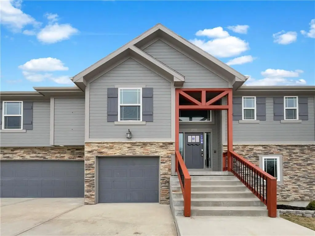 13510 Forest Oaks Drive, Smithville, MO 64089 - Image #1