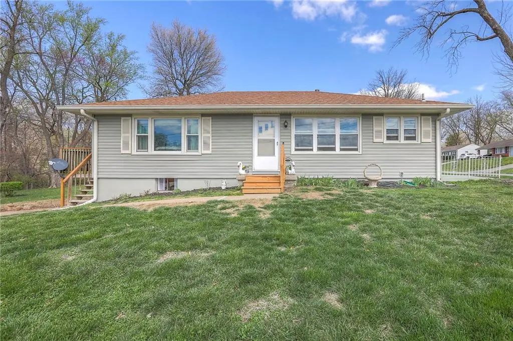 5302 N Woodland Avenue, Kansas City, MO 64118 - #1