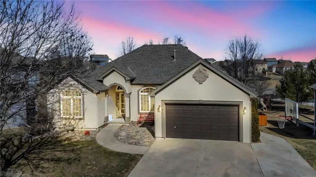 11015 N Laurel Avenue, Kansas City, MO 64157 - #1