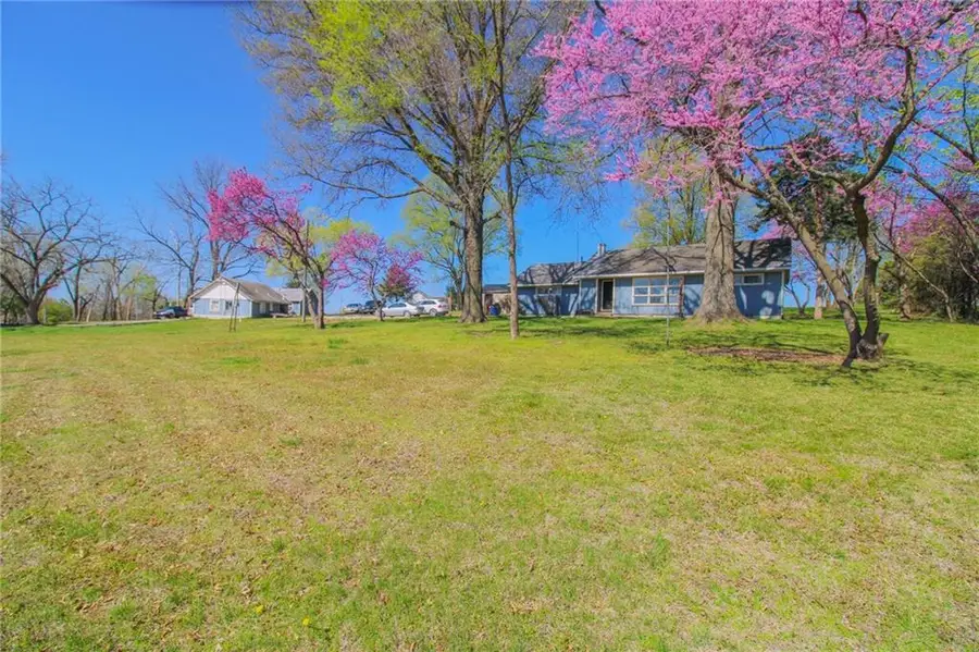 25388 Chieftain Road, Lawrence, KS 66044 - Image #2