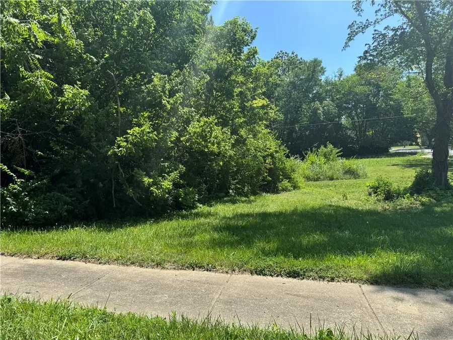 2327 Woodland Avenue, Kansas City, MO 64108 - Image #2