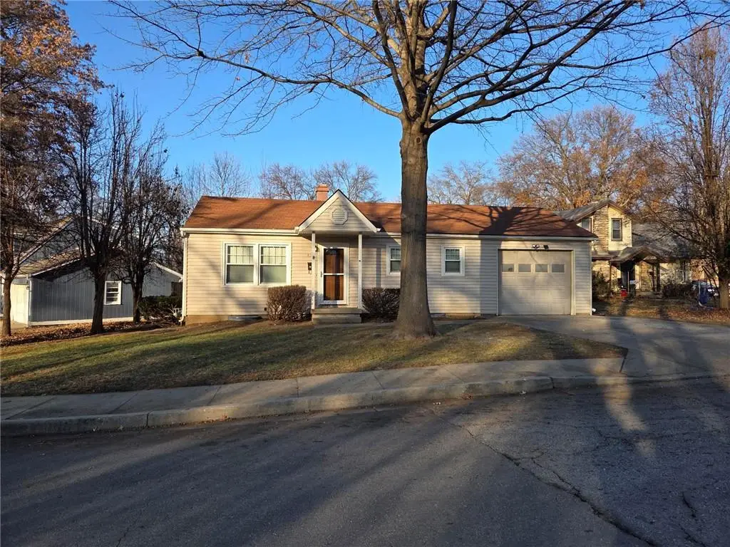 832 W Charles Street, Independence, MO 64055 - Image #1