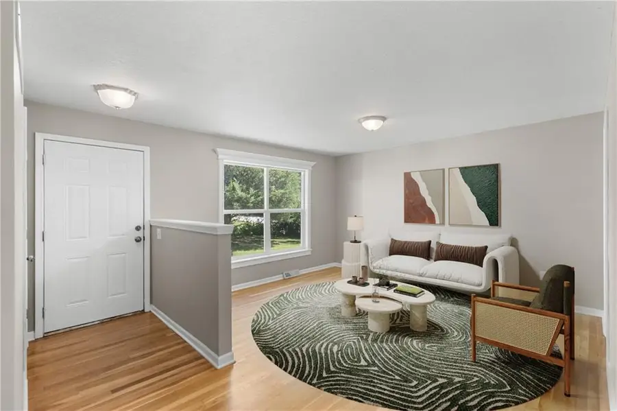 704 S Lacy Road, Independence, MO 64050 - Image #2