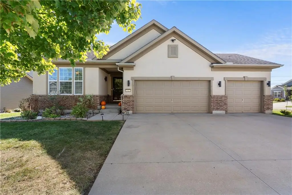 1021 SW Cheshire Drive, Lees Summit, MO 64083 - Image #1