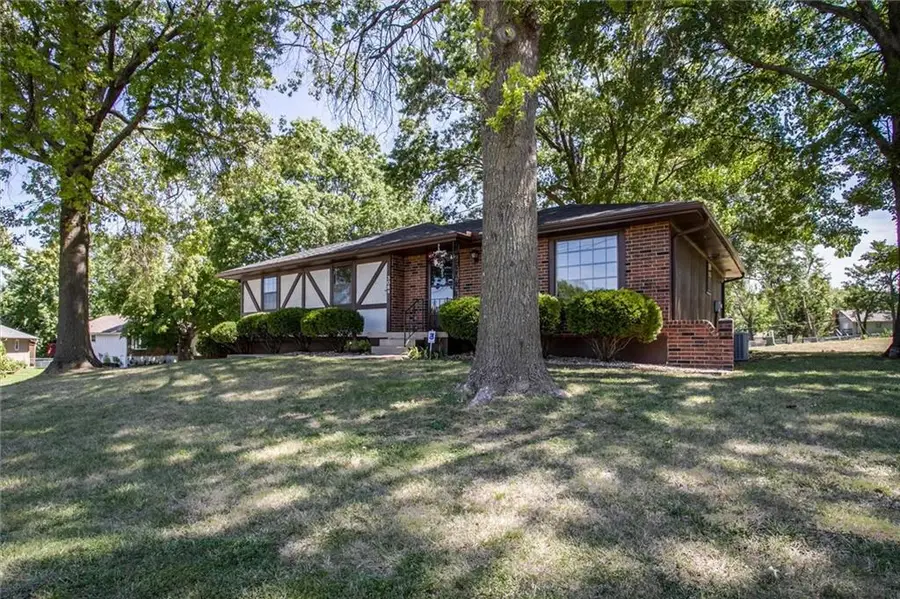308 SW Woods Chapel Road, Blue Springs, MO 64015 - Image #2