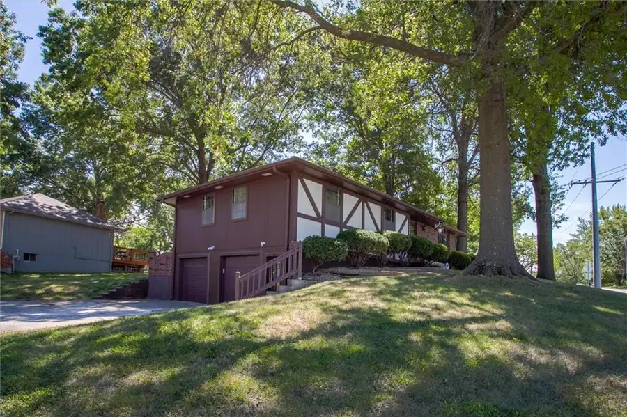 308 SW Woods Chapel Road, Blue Springs, MO 64015 - Image #3