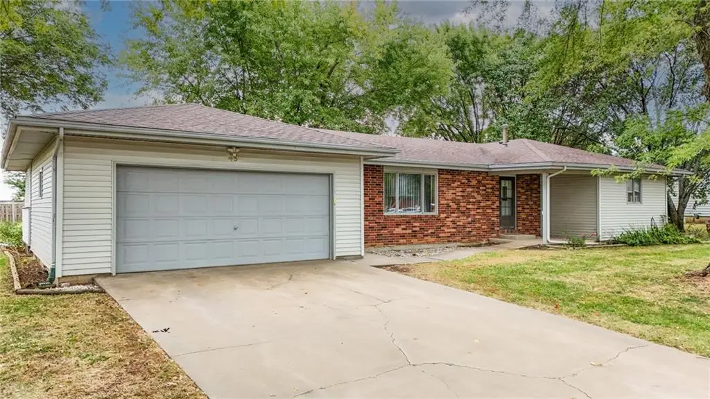 49 Lakeshore Drive, Garnett, KS 66032 - Image #1